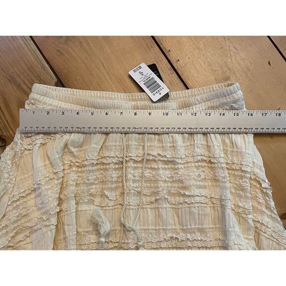 NWT! Torrid Lace Mini Skirt. Elastic Waist. Lined. M/L (10) Coastal Boho Chic - Picture 5 of 7